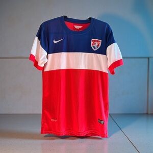 Vintage Nike Kids Red and Blue USA 2014 Soccer Football Jersey Medium